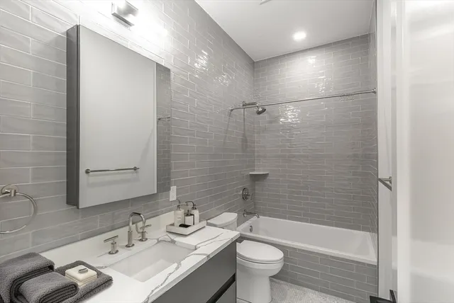 $6,900 | 169 Newbury Street, Unit 3, Boston, MA 02116