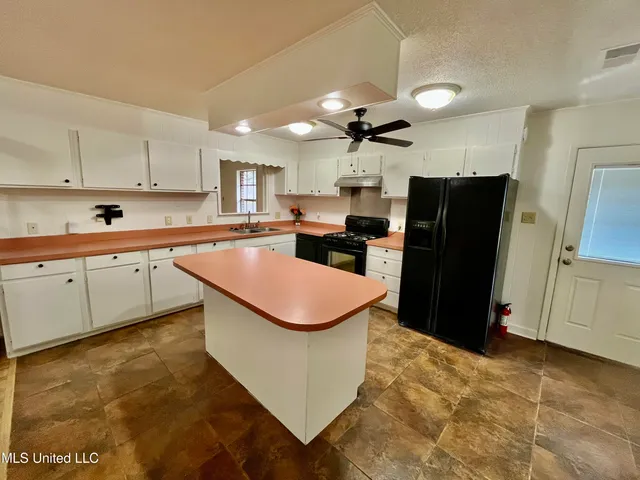 $220,000 | 2 Lexington Place, Gulfport, MS 39507