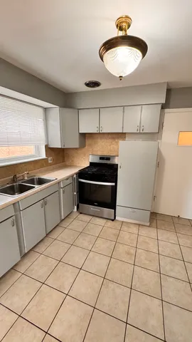 $2,000 | 8939 North Wisner Street, Unit 2, Niles, IL 60714