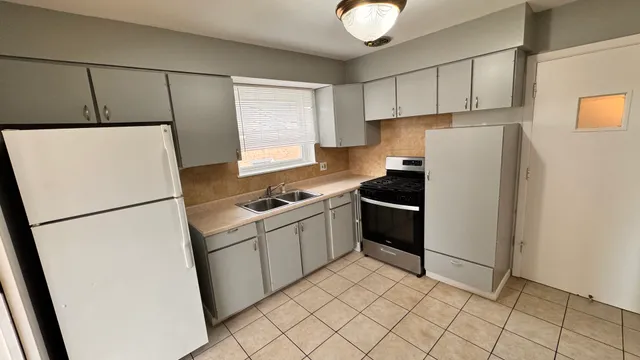 $2,000 | 8939 North Wisner Street, Unit 2, Niles, IL 60714