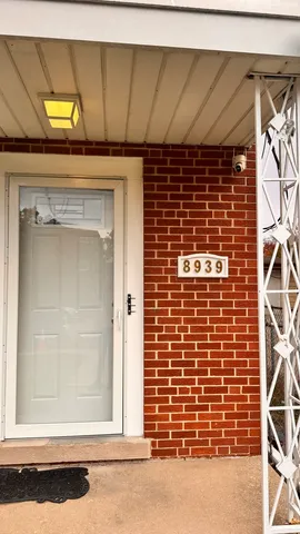 $2,000 | 8939 North Wisner Street, Unit 2, Niles, IL 60714