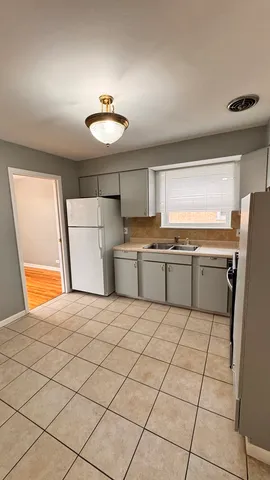 $2,000 | 8939 North Wisner Street, Unit 2, Niles, IL 60714