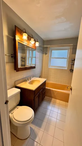 $2,000 | 8939 North Wisner Street, Unit 2, Niles, IL 60714