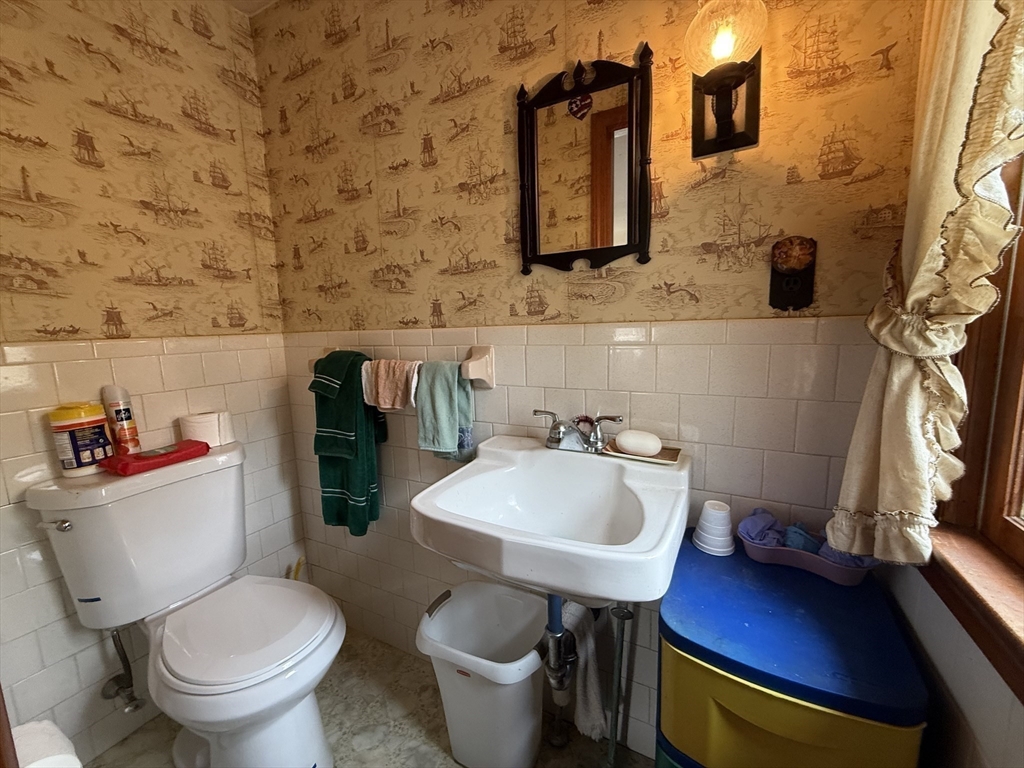 250 Main Road Westport, MA 02790 - Photo 11 of 28