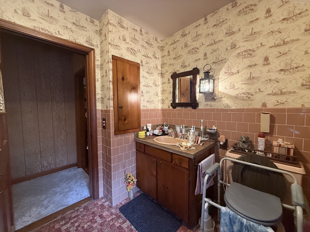 250 Main Road Westport, MA 02790 - Photo 15 of 28