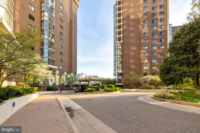 $765,000 | 1600 North Oak Street, Unit 318, Arlington, VA 22209
