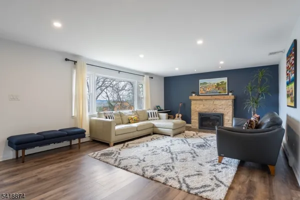 $815,000 | 224 Gates Avenue, Gillette, NJ 07933