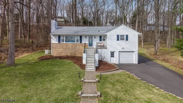 $815,000 | 224 Gates Avenue, Gillette, NJ 07933