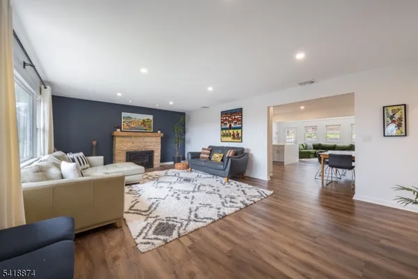 $815,000 | 224 Gates Avenue, Gillette, NJ 07933