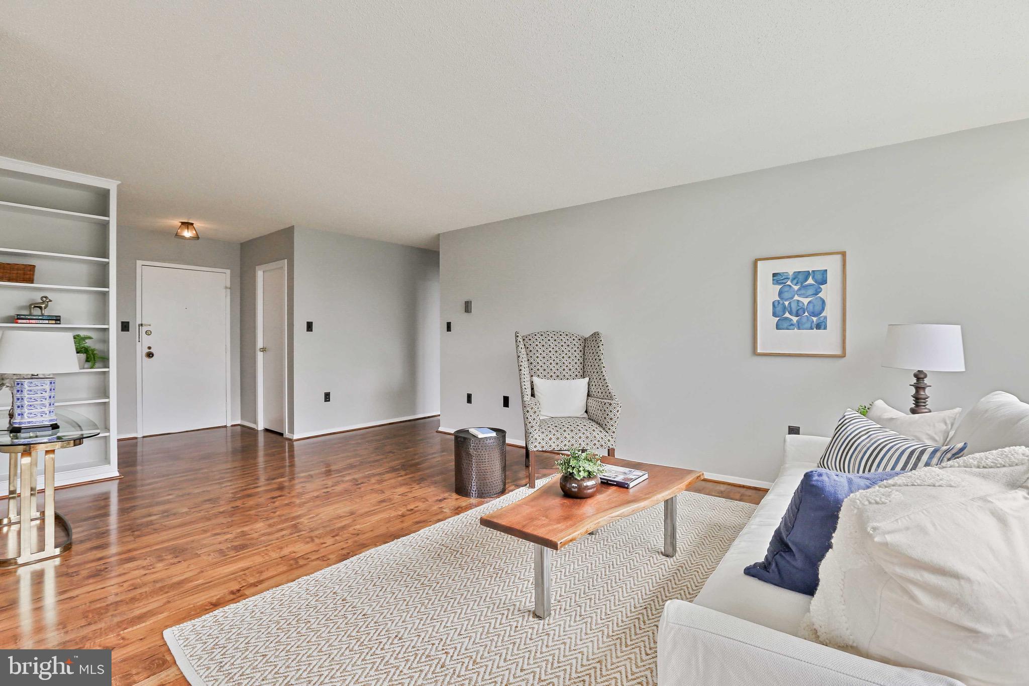 4401 Roland Avenue, Unit 306 Baltimore, MD 21210 - Photo 3 of 34 Spacious Living Room