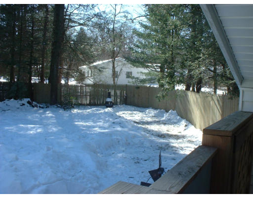 47 Ellendale Circle Springfield, MA 01128 - Photo 5 of 6 a view of a backyard of the house