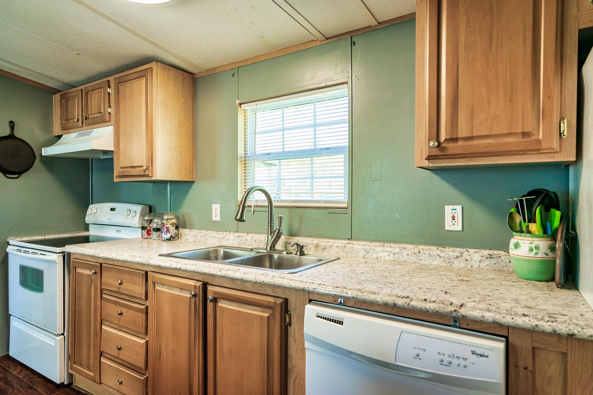 256 Clear Springs Road Harriman, TN 37748 - Photo 3 of 13 Appliances convey