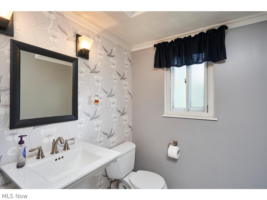 2937 Greenridge Road Barberton, OH 44203 - Photo 13 of 17 Half bath in lower level.