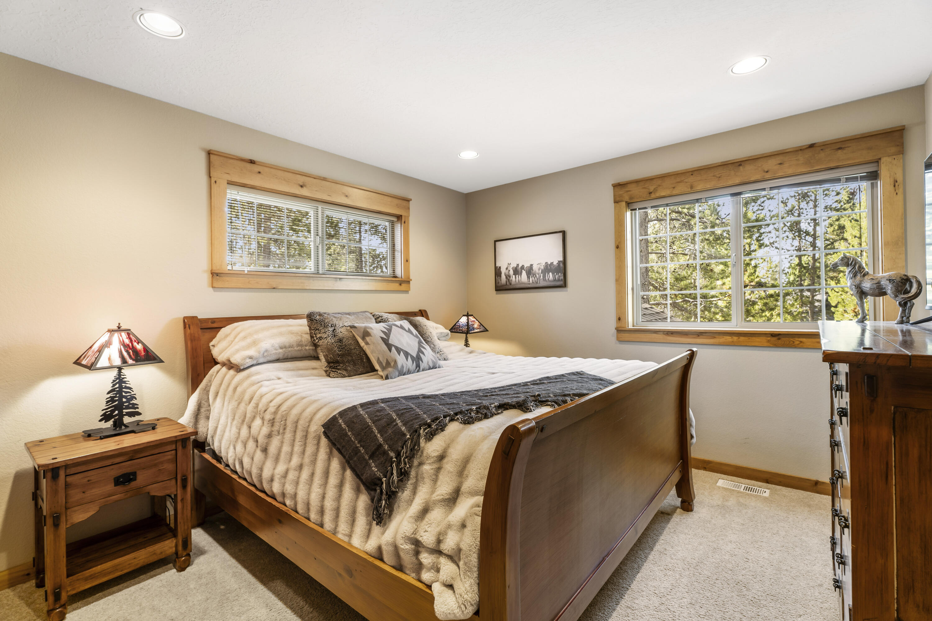 18189 Oregon Loop, Unit 5 Sunriver, OR 97707 - Photo 31 of 41 Bedroom #4 - Upstairs