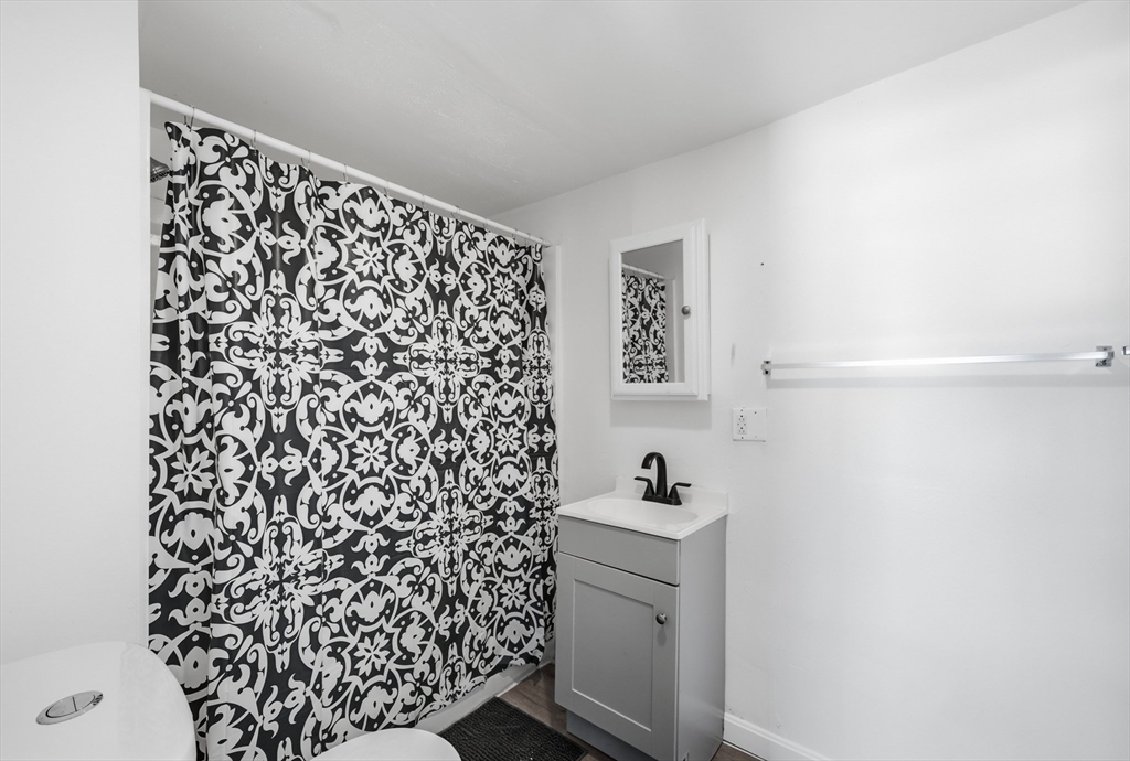 5 Floyd Street Lowell, MA 01852 - Photo 6 of 35