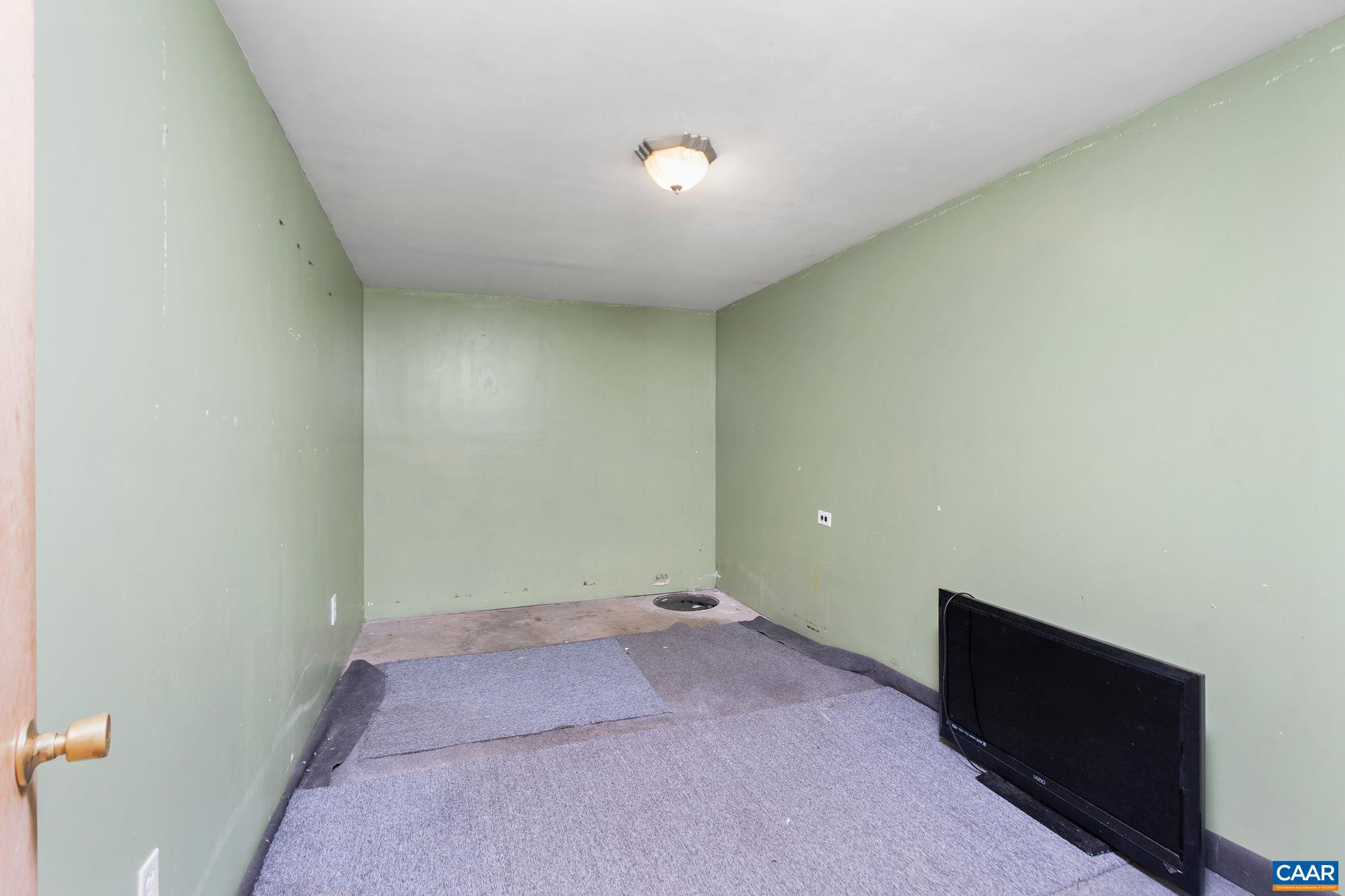 609 B Street Staunton, VA 24401 - Photo 28 of 33 a view of an empty room