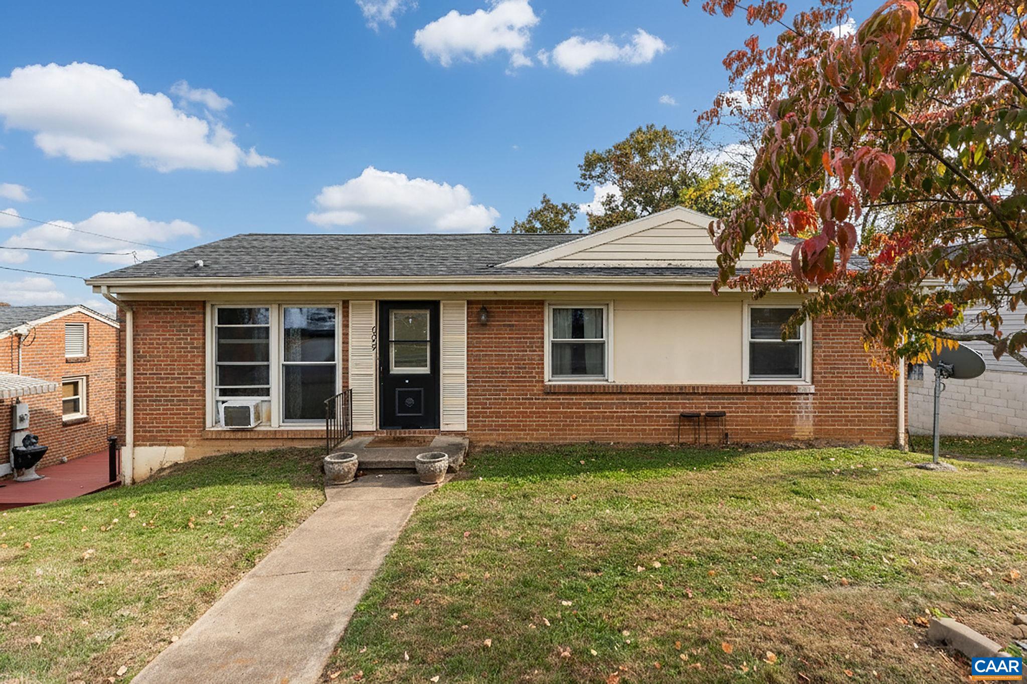 609 B Street Staunton, VA 24401 - Photo 32 of 33 a front view of house with yard