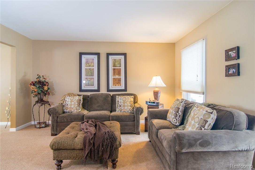 3149 Courtfield Drive Rochester, MI 48309 - Photo 4 of 58 DSC_1315.jpg