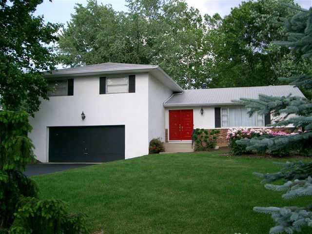 928 Plum Ridge Columbus, OH 43213 - Photo 1 of 1 Gallery Image 1