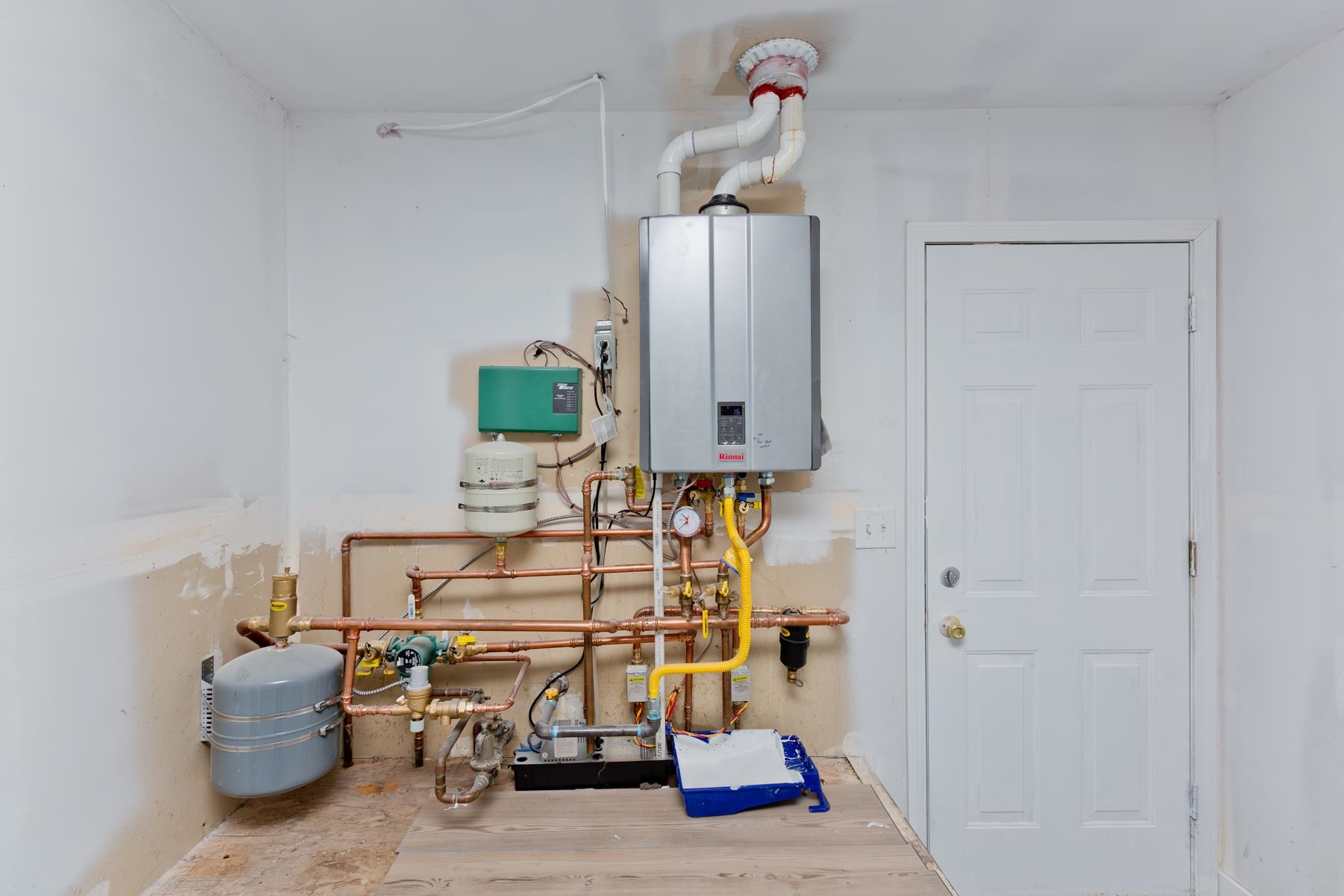 634 1/2 Colony Road Clifton, CO 81520 - Photo 36 of 42 a room with a table and chairs