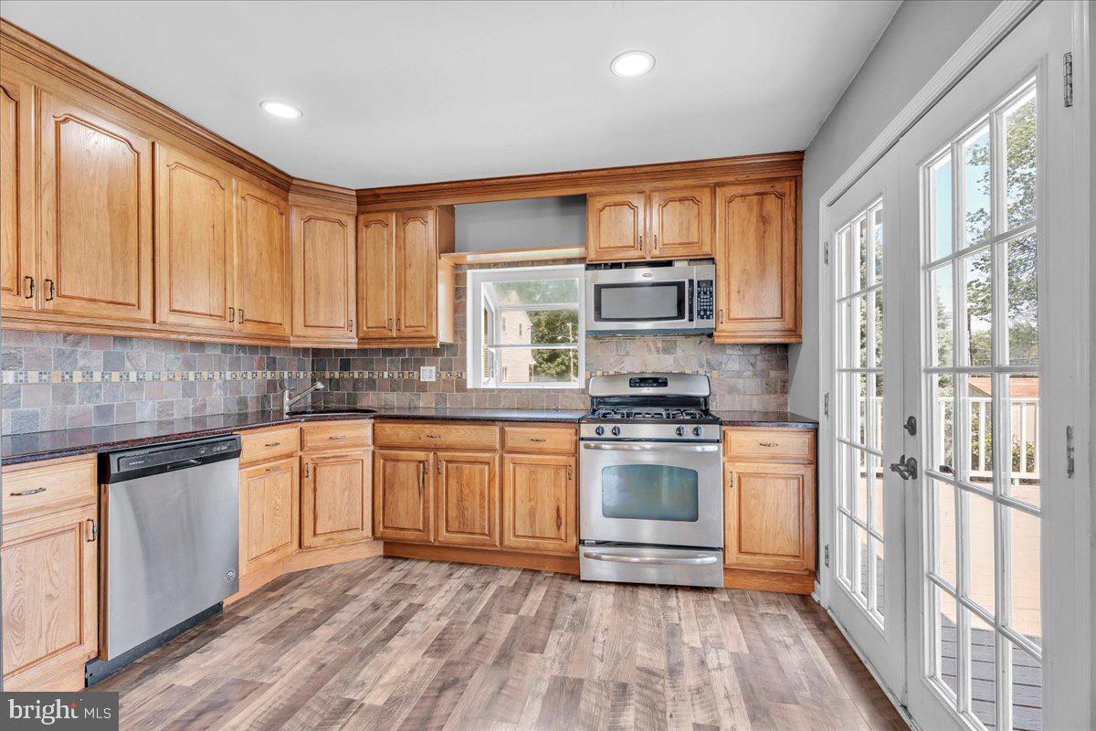 211 South Cedar Avenue Maple Shade, NJ 08052 - Photo 13 of 34 Kitchen with deck access door