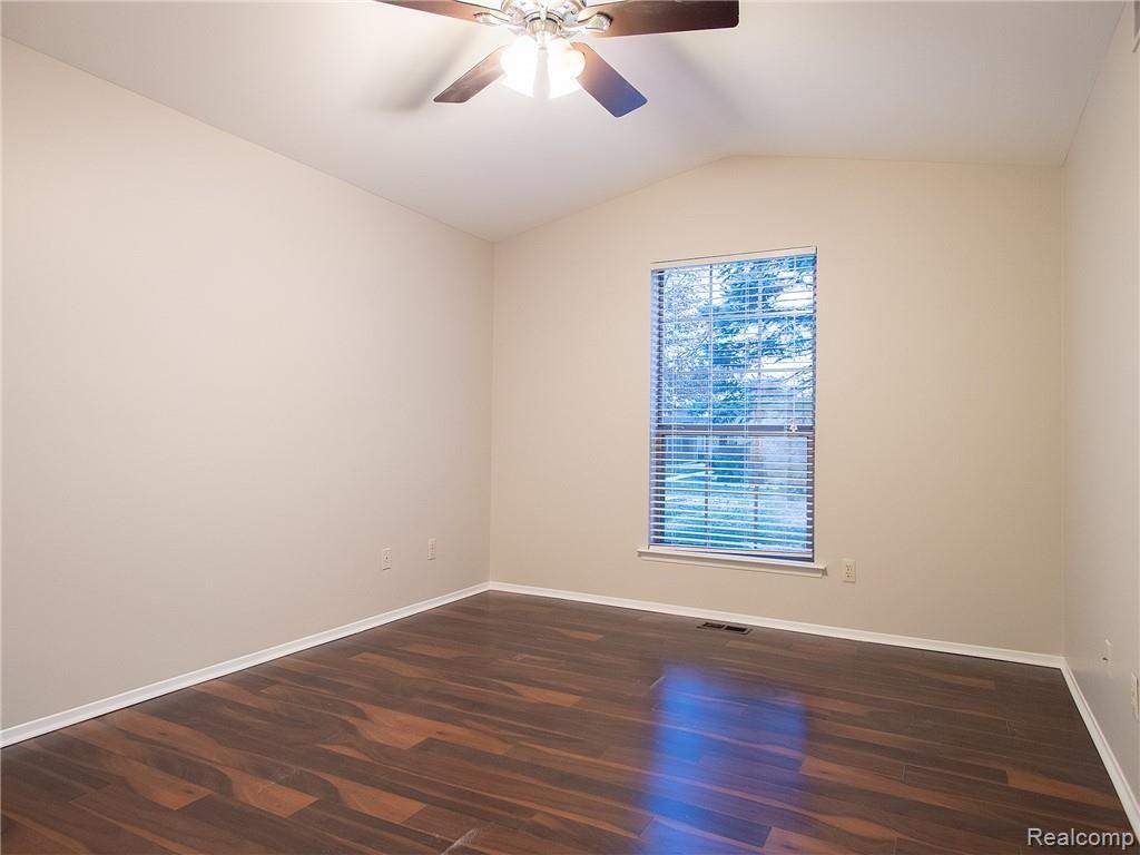 20 Pine Tree Ridge, Unit 1 Waterford, MI 48327 - Photo 10 of 14 _1033697.jpg