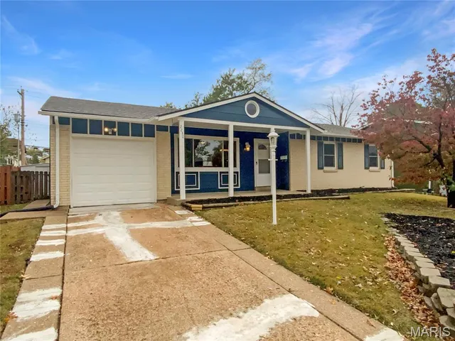 $196,000 | 2230 Glenoro Drive, Florissant, MO 63033