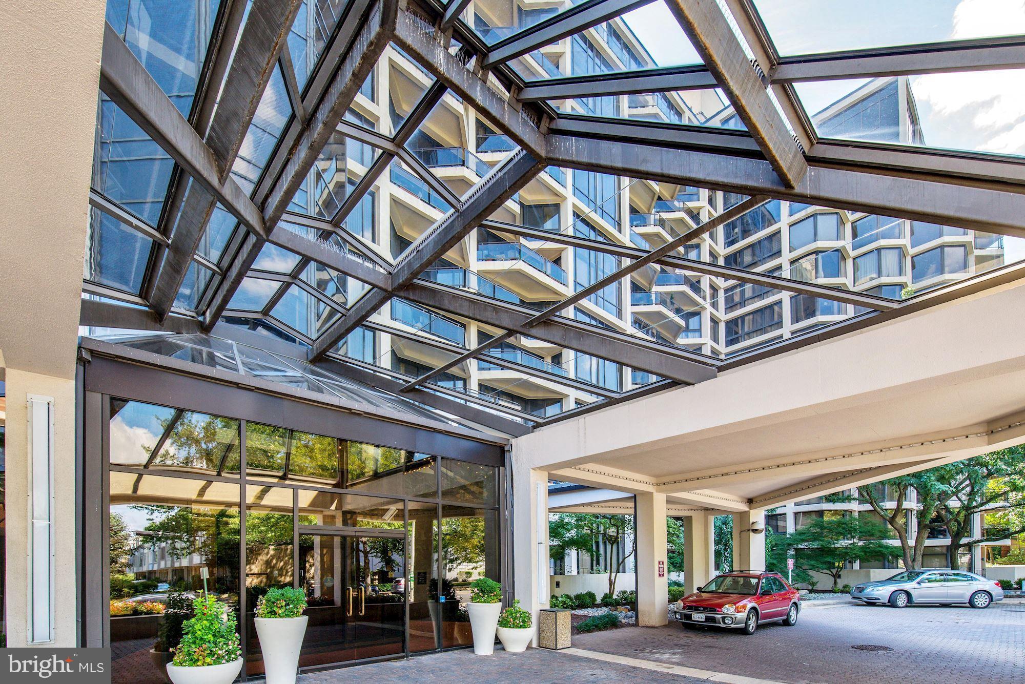 1530 Key Boulevard, Unit 929 Arlington, VA 22209 - Photo 22 of 31 Atrium Entrance
