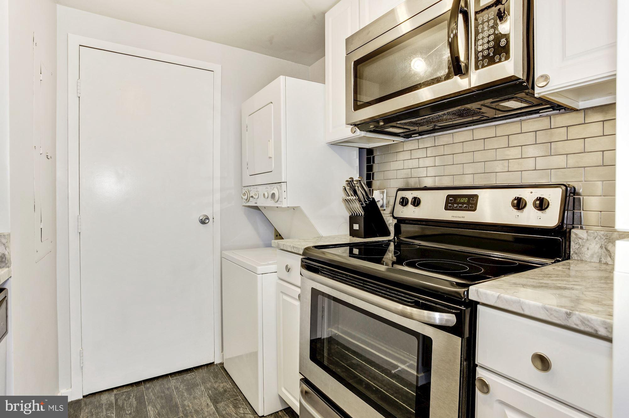 1530 Key Boulevard, Unit 929 Arlington, VA 22209 - Photo 7 of 31 Kitchen, Washer/Dryer
