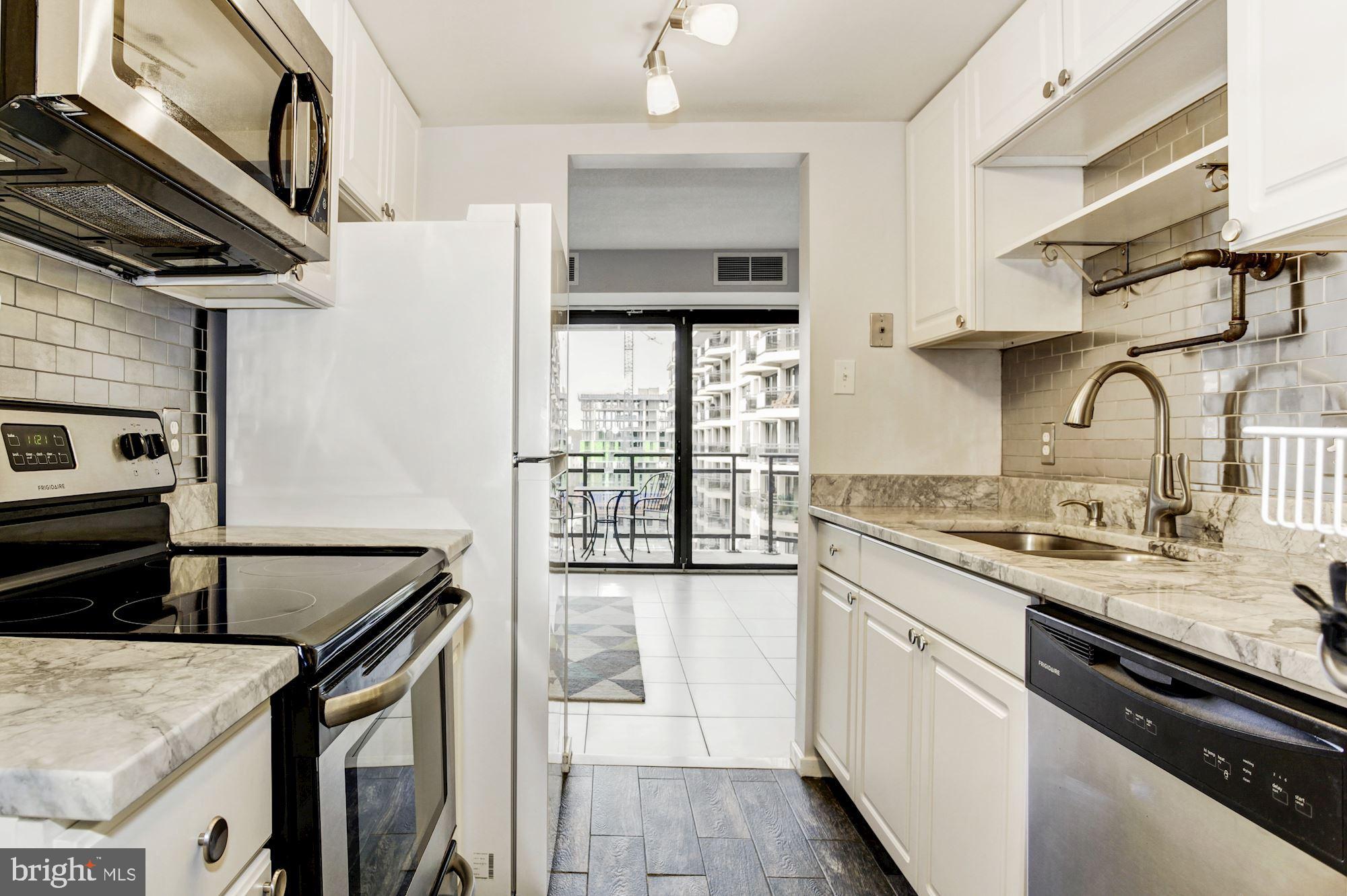 1530 Key Boulevard, Unit 929 Arlington, VA 22209 - Photo 8 of 31 Kitchen