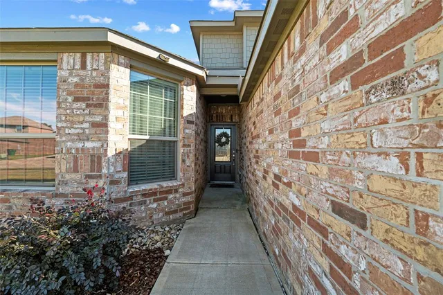 $2,200 | 1157 Beaverwood Lane, Crowley, TX 76036