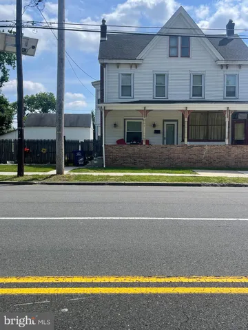 $2,400 | 246 West Front Street, Florence, NJ 08518