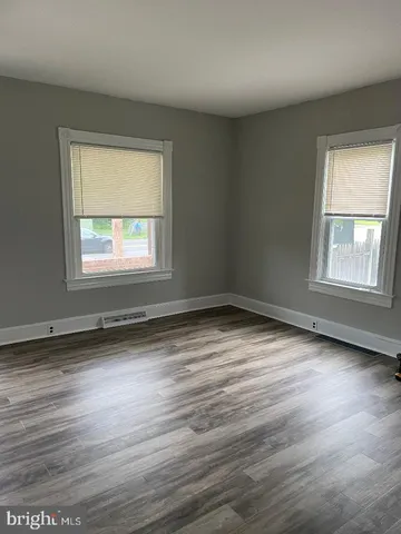 $2,400 | 246 West Front Street, Florence, NJ 08518