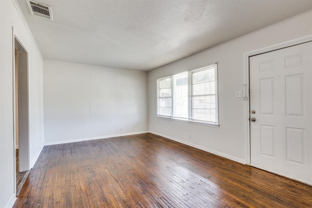 4256 Standish Road Fort Worth, TX 76133 - Photo 2 of 12