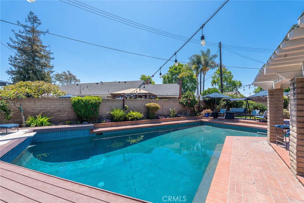 2817 Ridgewood Street Santa Ana, CA 92705 - Photo 6 of 41