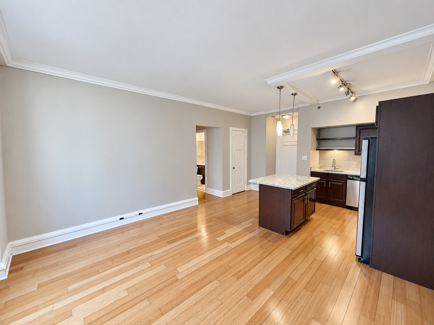 3170 North Sheridan Road, Unit 812 Chicago, IL 60657 - Photo 8 of 26 Gallery Image 8