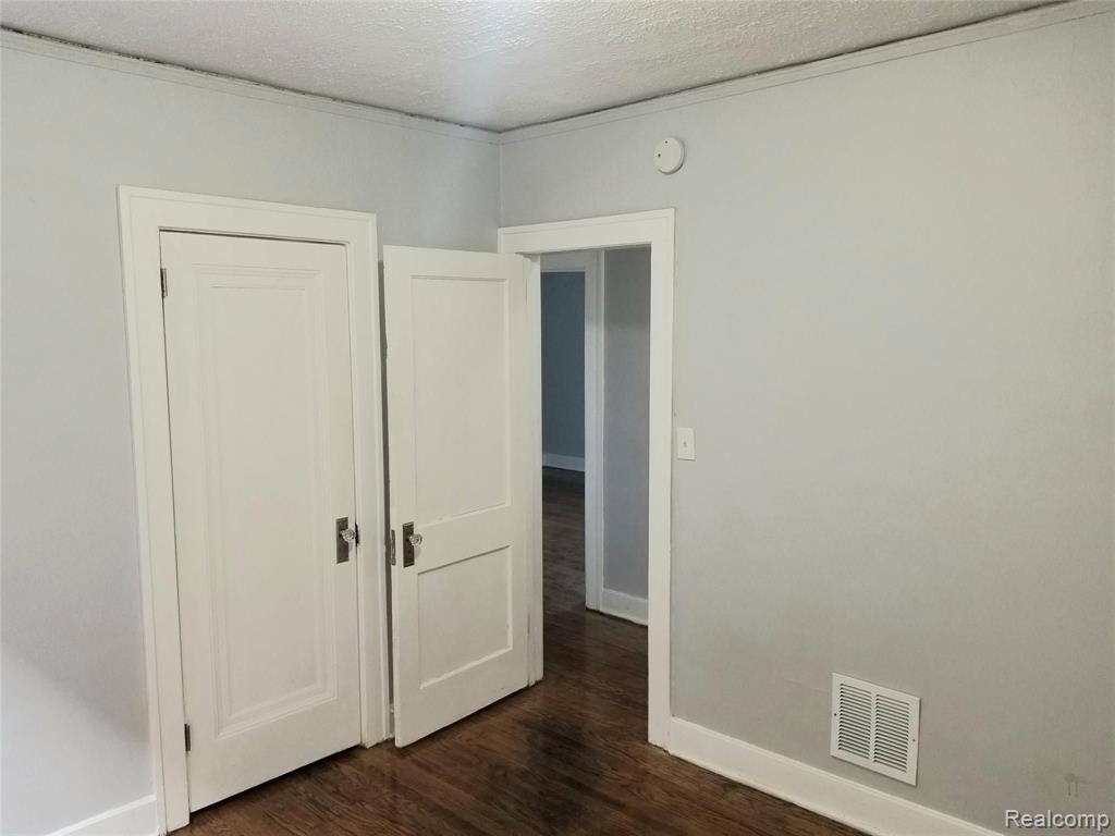 2710 Clements Street Detroit, MI 48238 - Photo 10 of 17