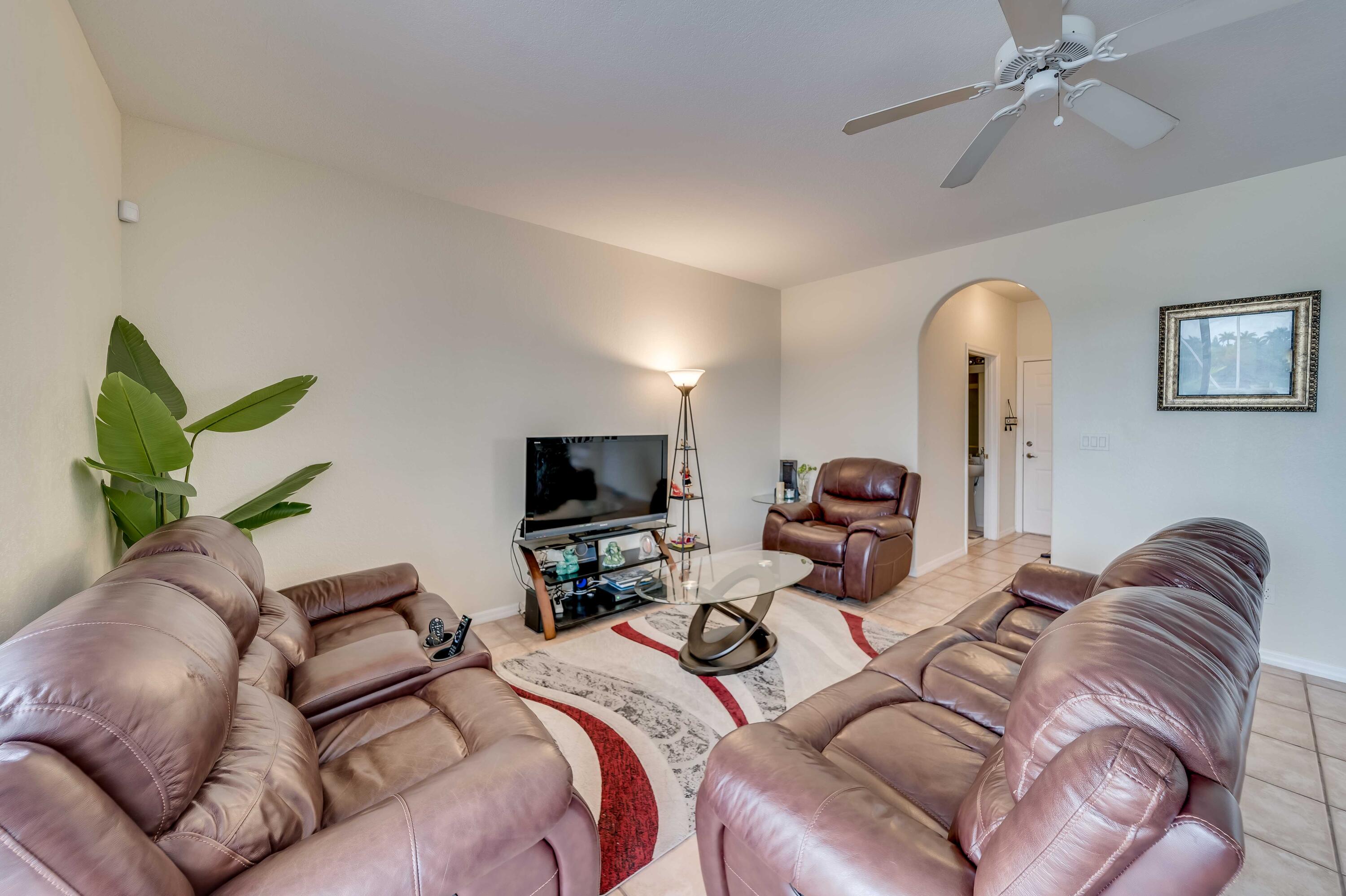 16738 Diamond Drive Weston, FL 33331 - Photo 12 of 38 17_interior-13