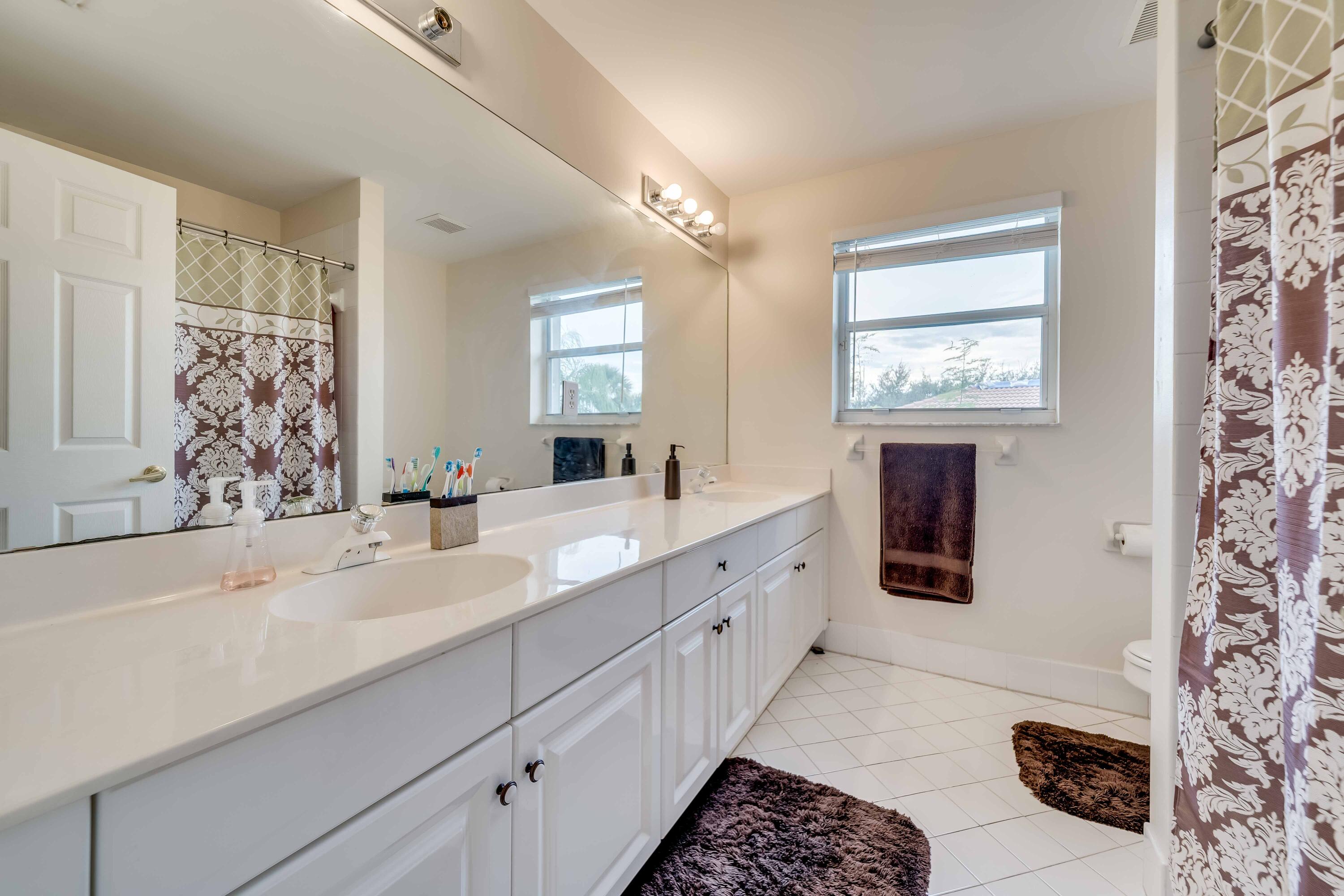 16738 Diamond Drive Weston, FL 33331 - Photo 25 of 38 31_interior-27