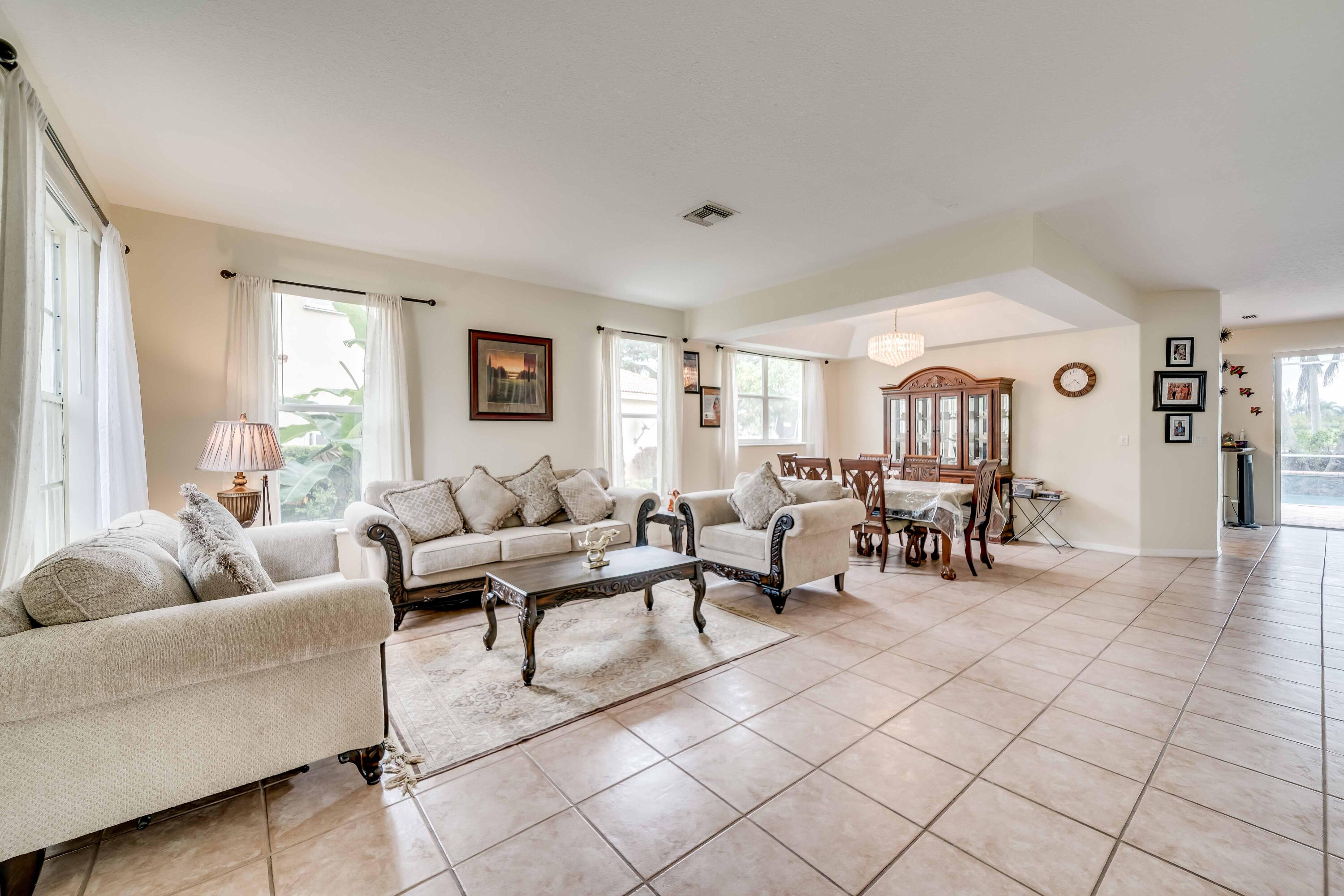 16738 Diamond Drive Weston, FL 33331 - Photo 5 of 38 04_interior-1