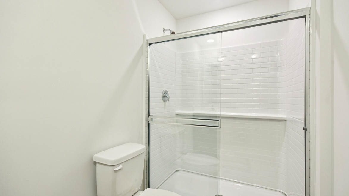 392 Summit Circle Lombard, IL 60148 - Photo 59 of 61 a bathroom with a shower
