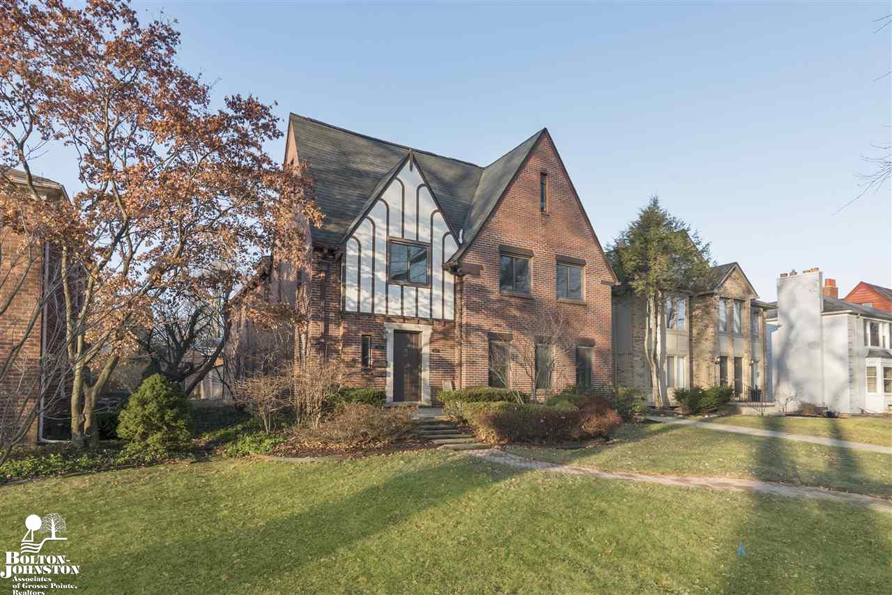 927 Harcourt Road Grosse Pointe, MI 48230 - Photo 2 of 18