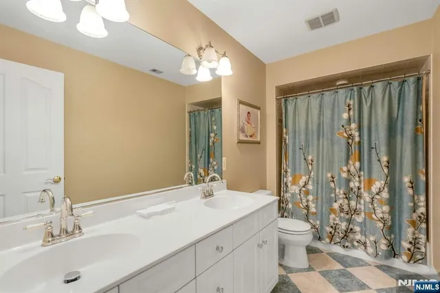 $1,650,000 | 7 Valley Forge Road, Oakland, NJ 07436