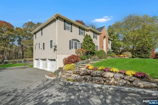 $1,650,000 | 7 Valley Forge Road, Oakland, NJ 07436