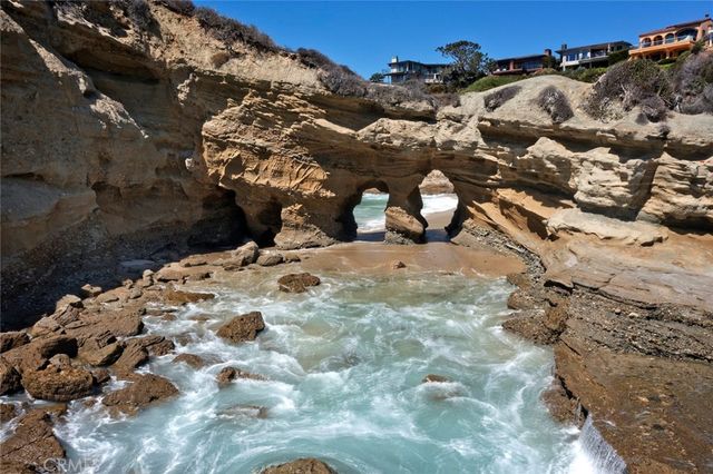 a view of a dry yard