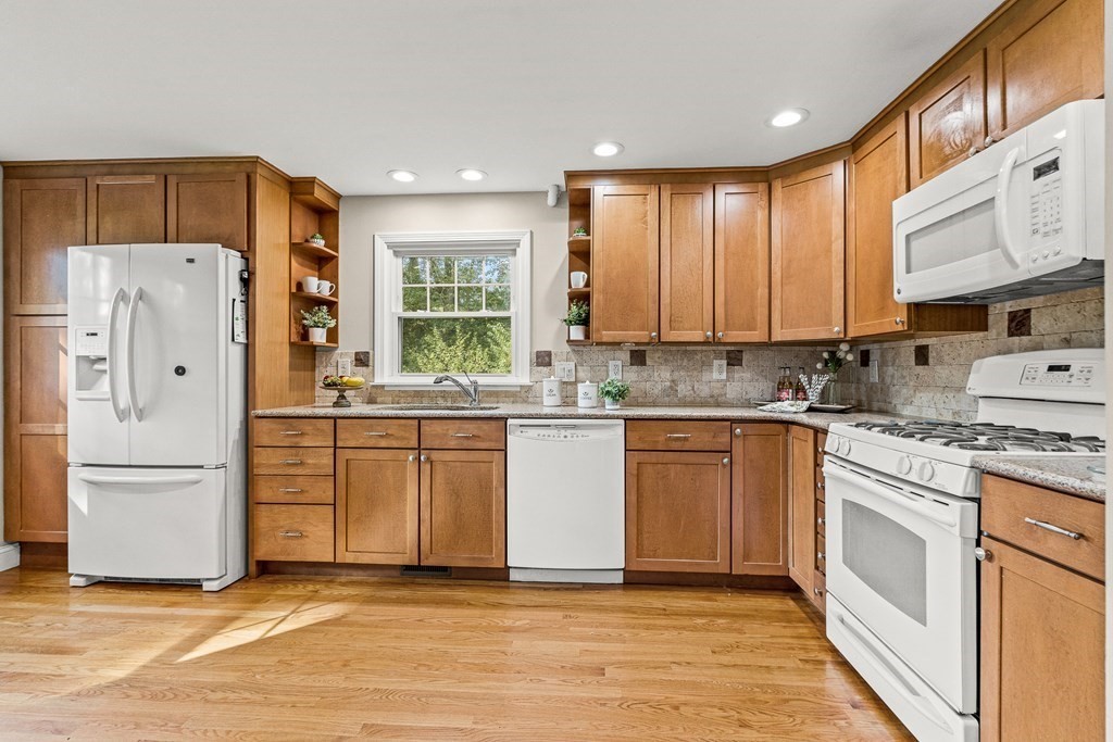 3 Sandberg Road Billerica, MA 01821 - Photo 11 of 40