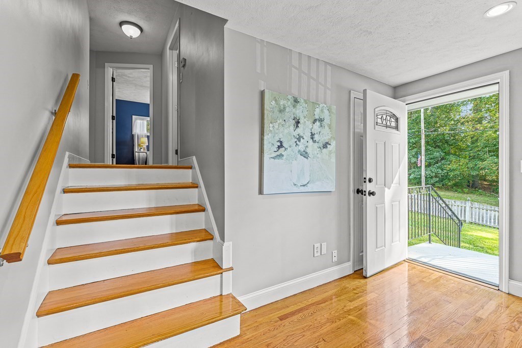 3 Sandberg Road Billerica, MA 01821 - Photo 4 of 40