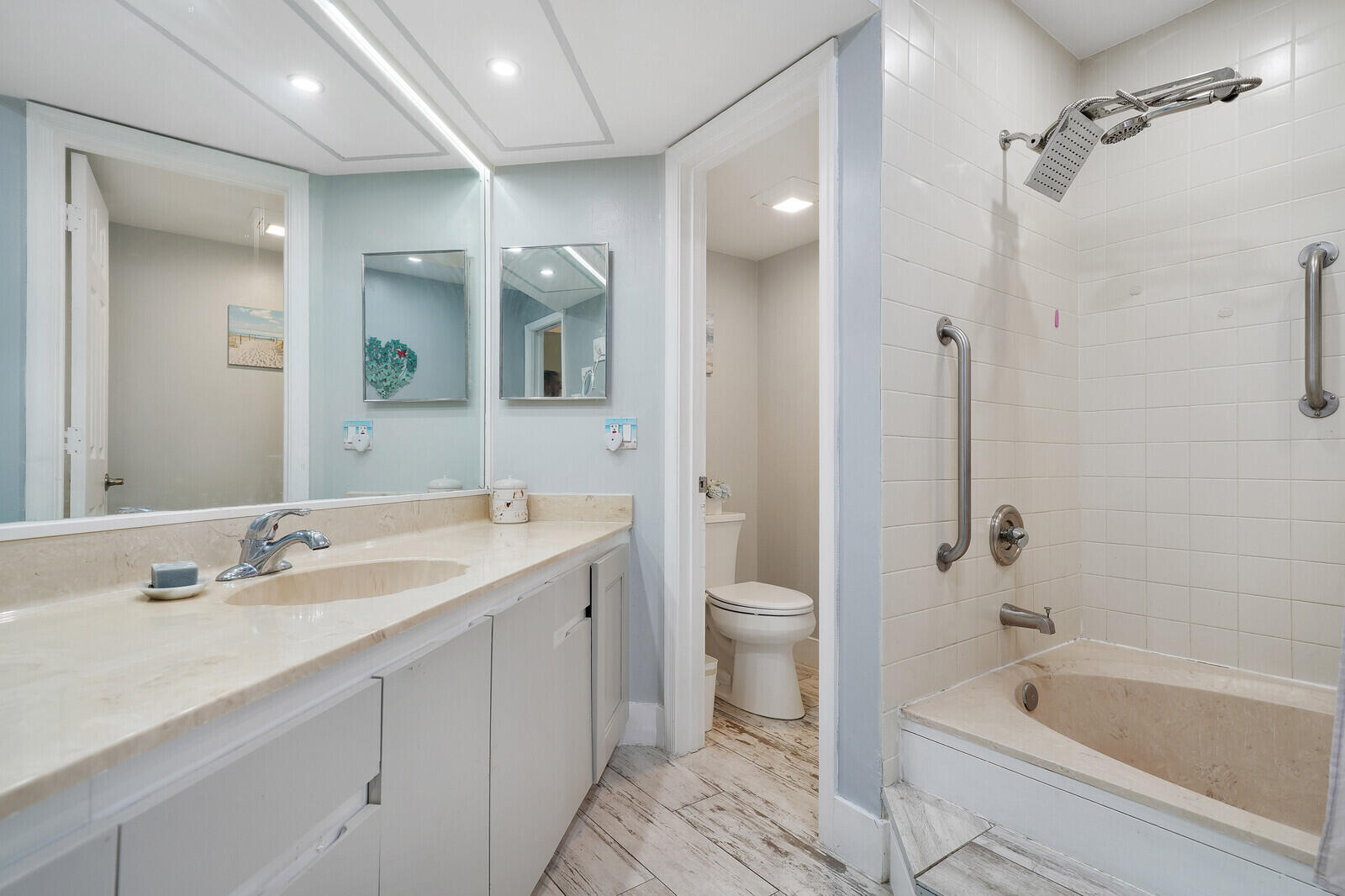 5521 Coach House Circle, Unit D Boca Raton, FL 33486 - Photo 30 of 32 MASTER BATH