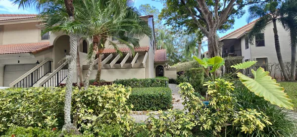$439,500 | 5521 Coach House Circle, Unit D, Boca Raton, FL 33486