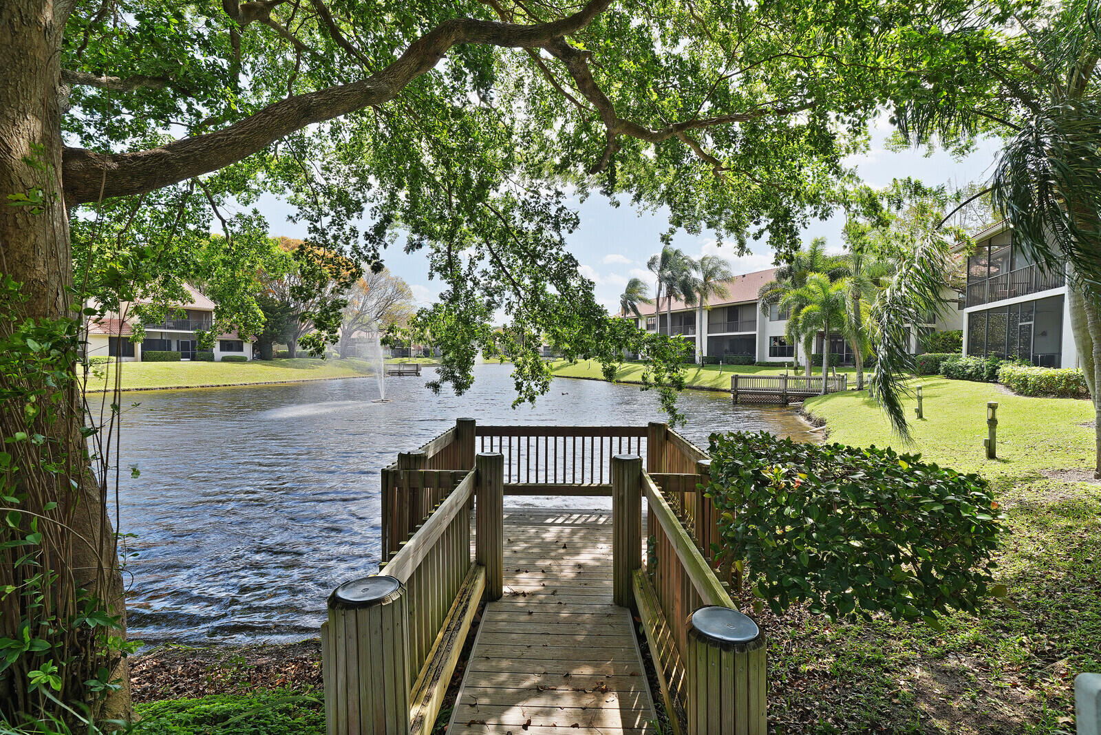 5521 Coach House Circle, Unit D Boca Raton, FL 33486 - Photo 4 of 32 LONG-LAKE VIEWS